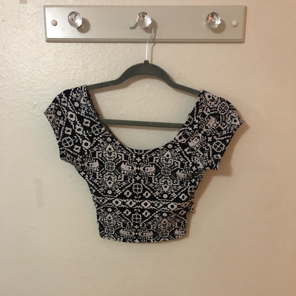 Short sleeve crop top
